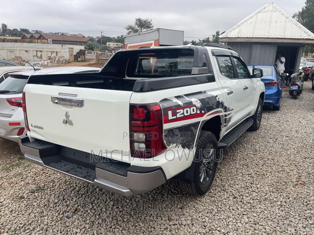 New Mitsubishi L200 2025 White