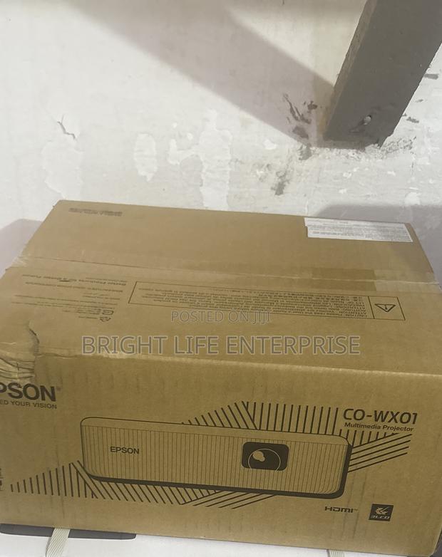 Epson Co-w01 Projector White · Photo 4