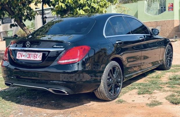 Mercedes-Benz C300 2016 Black