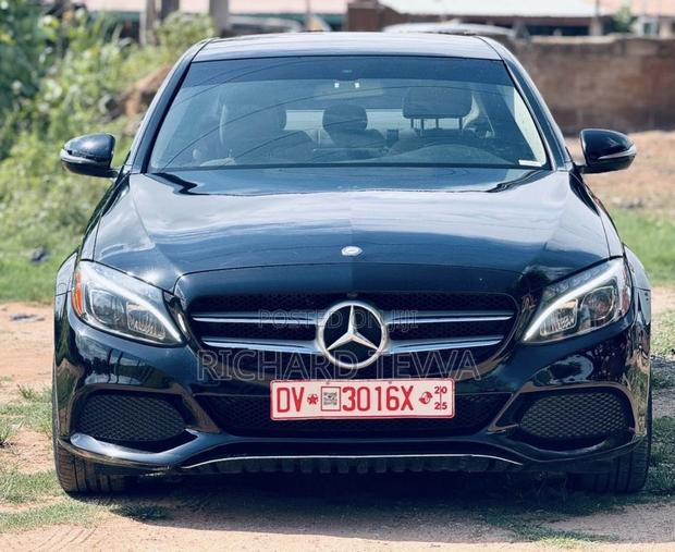 Mercedes-Benz C300 2016 Black