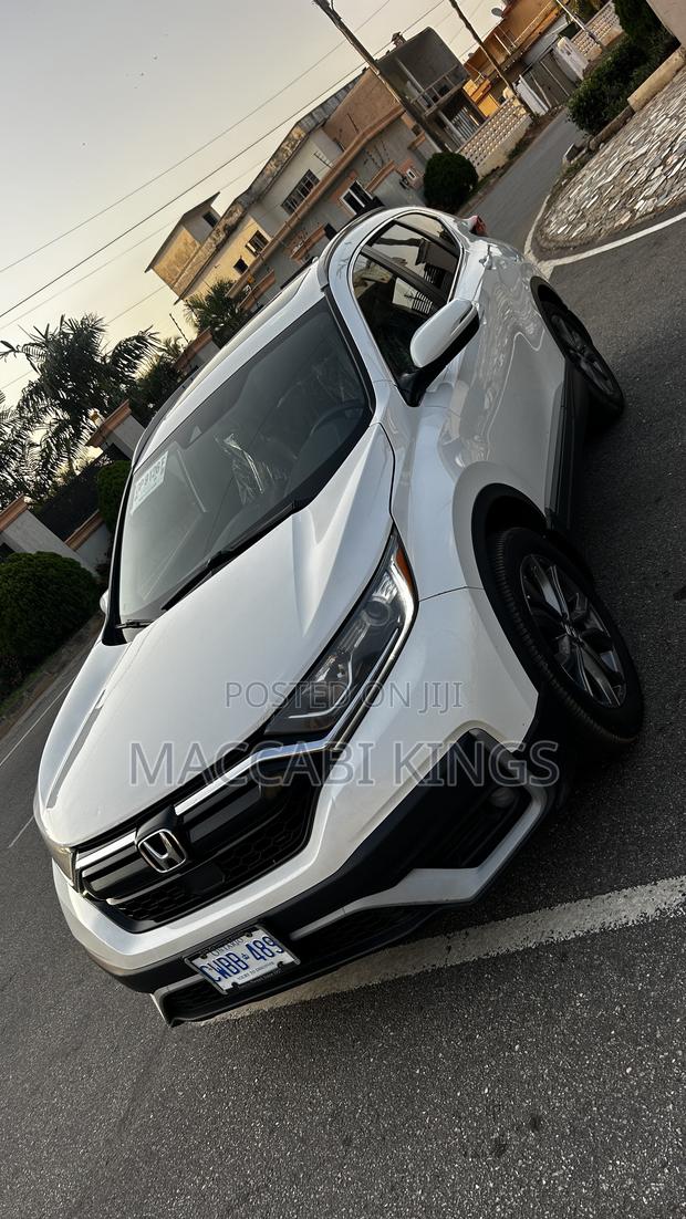 Honda CR-V 2021 White photo 2
