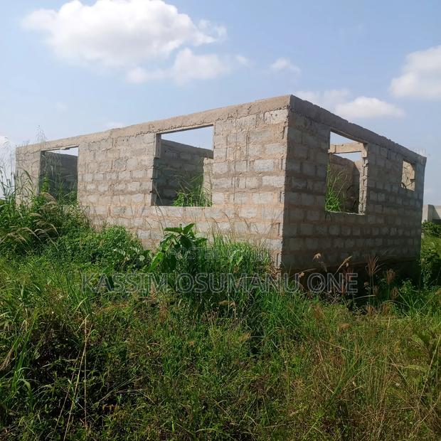 Uncompleted Building · Photo 2