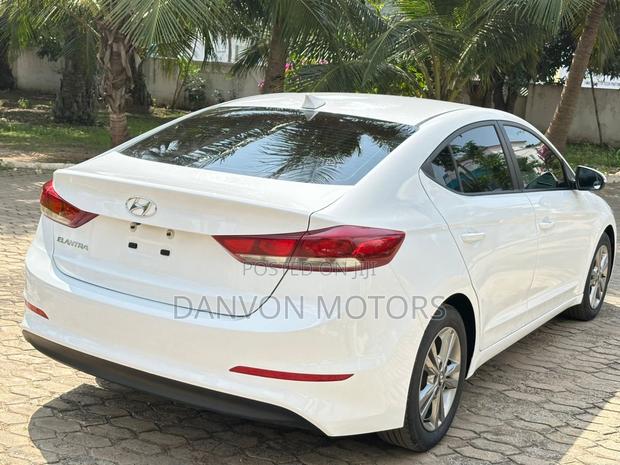 Hyundai Elantra SE 2018 White photo 7
