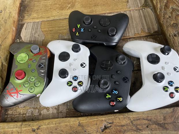 Series S Home Used Controllers · Photo 2