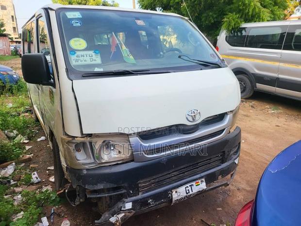 Toyota HiAce 2009 White
