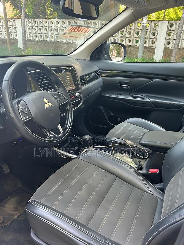 Mitsubishi Outlander SE S-AWC 2020 Gray photo 9