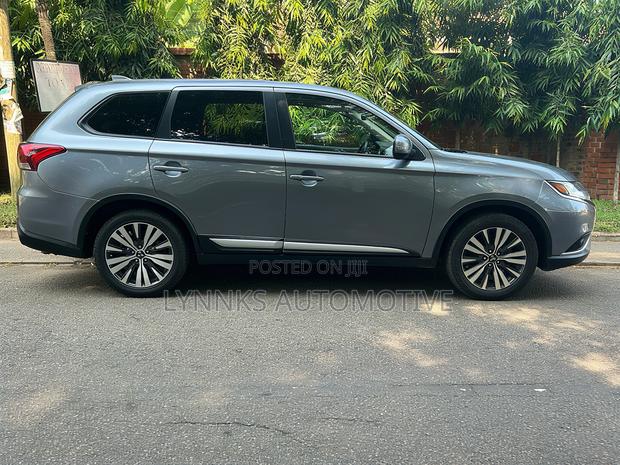 Mitsubishi Outlander SE S-AWC 2020 Gray photo 7