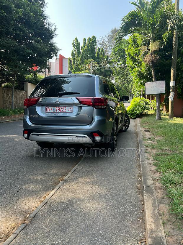 Mitsubishi Outlander SE S-AWC 2020 Gray photo 3