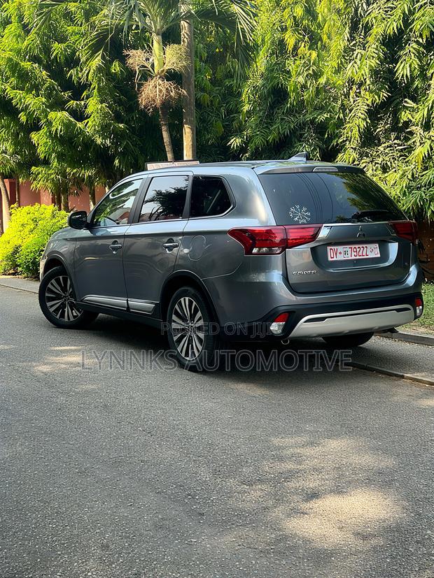 Mitsubishi Outlander SE S-AWC 2020 Gray photo 5