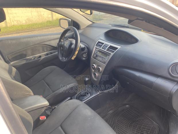 Toyota Yaris 2011 White