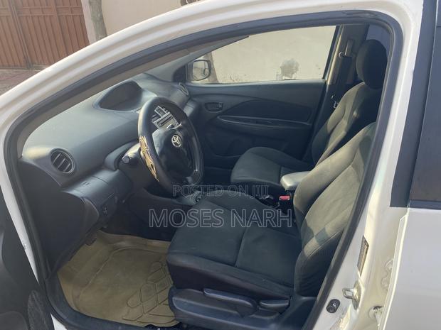 Toyota Yaris 2011 White