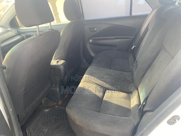 Toyota Yaris 2011 White