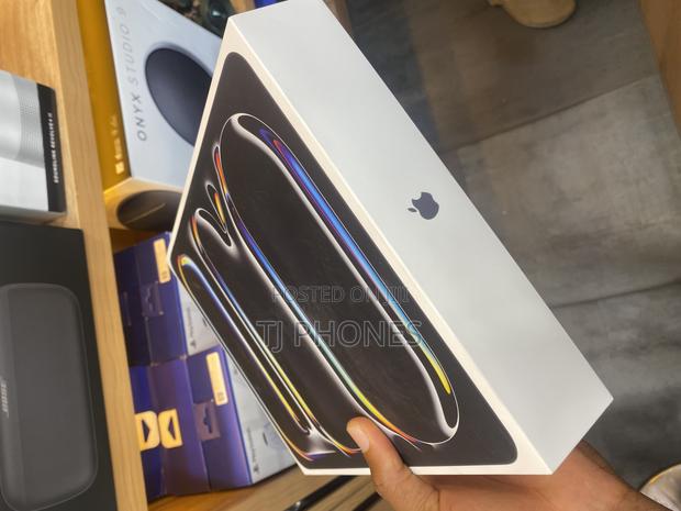 New Apple iPad Pro 13 (2025) 256 GB Black photo 2