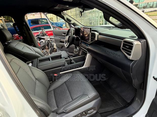 New Toyota Tundra Limited CrewMax SB w/5.5' Bed 2025 White