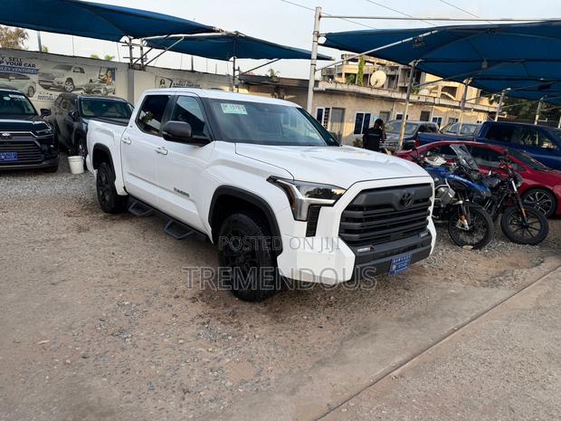 New Toyota Tundra Limited CrewMax SB w/5.5' Bed 2025 White