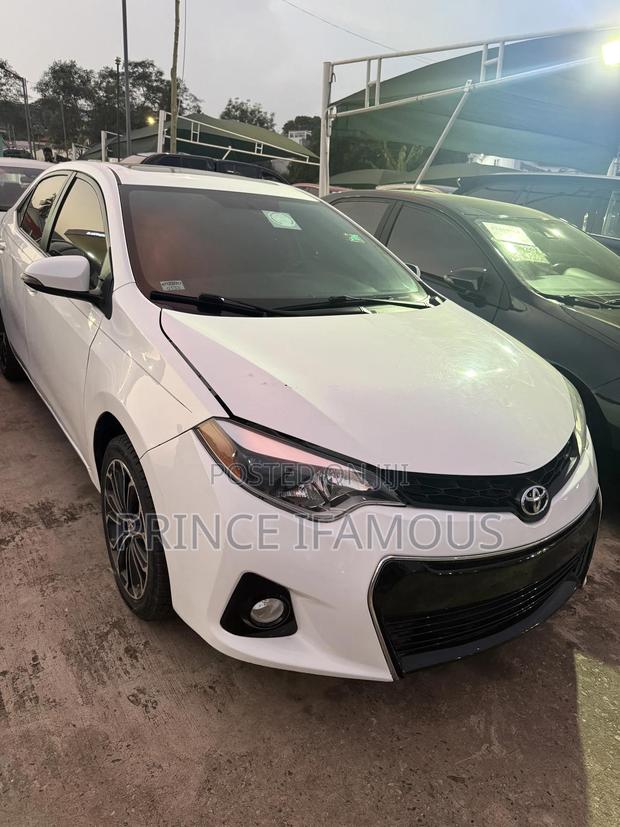 Toyota Corolla S 4dr Sedan (1.8L 4cyl CVT) 2016 White