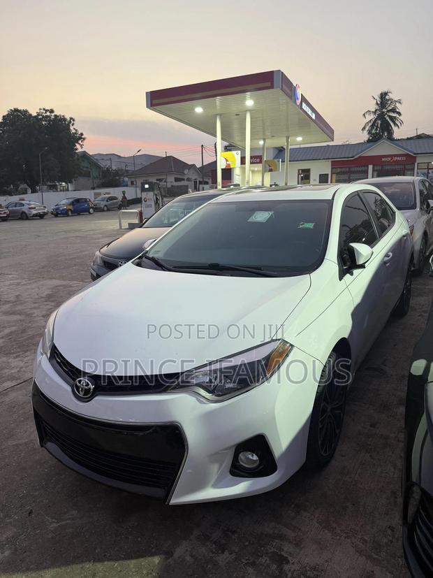 Toyota Corolla S 4dr Sedan (1.8L 4cyl CVT) 2016 White