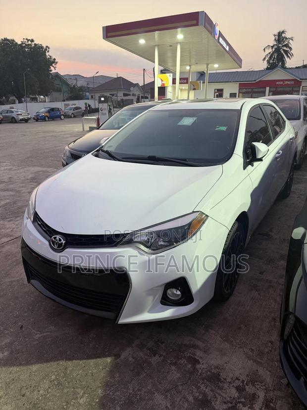 Toyota Corolla S 4dr Sedan (1.8L 4cyl CVT) 2016 White