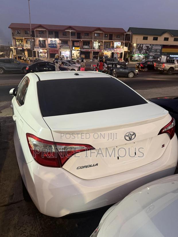 Toyota Corolla S 4dr Sedan (1.8L 4cyl CVT) 2016 White