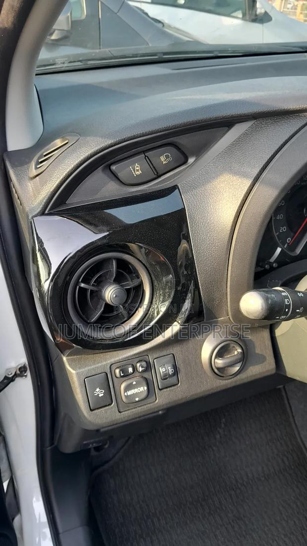 Toyota Vitz 2016 White