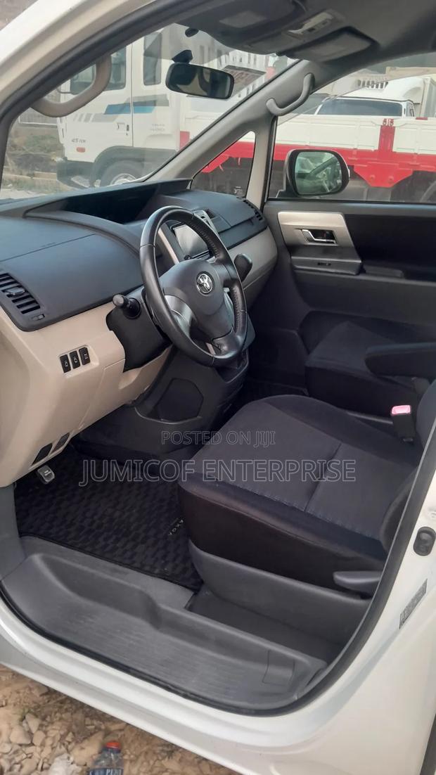 Toyota Voxy 2011 White