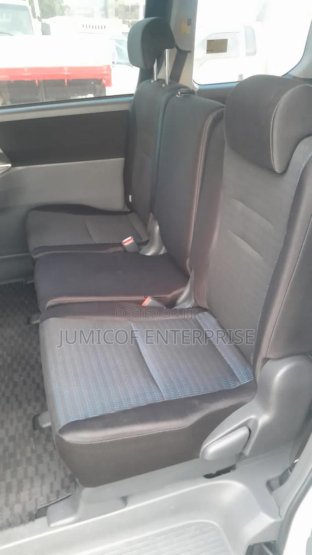 Toyota Voxy 2011 White