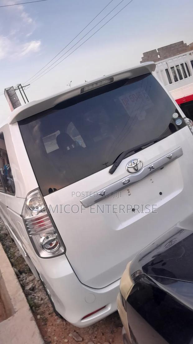 Toyota Voxy 2011 White