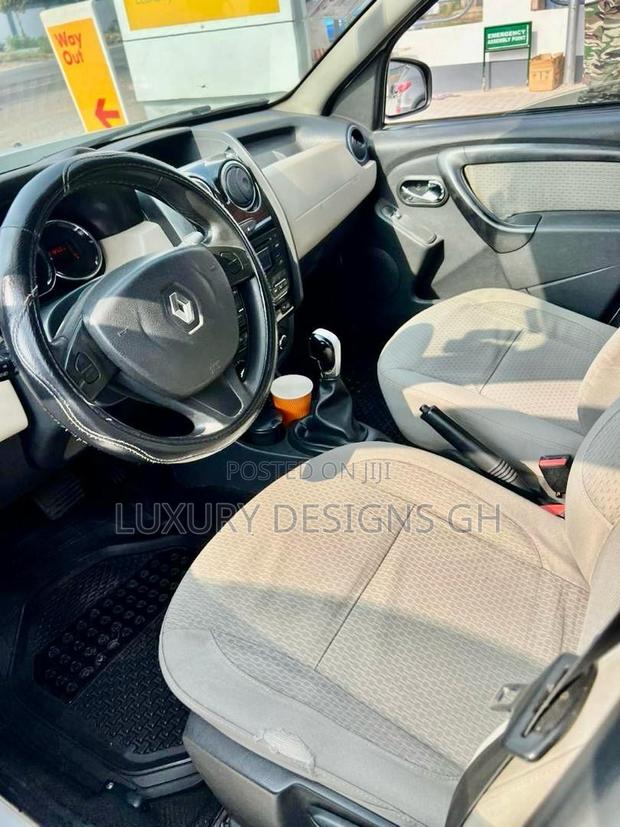 Renault Duster 2019 White photo 2