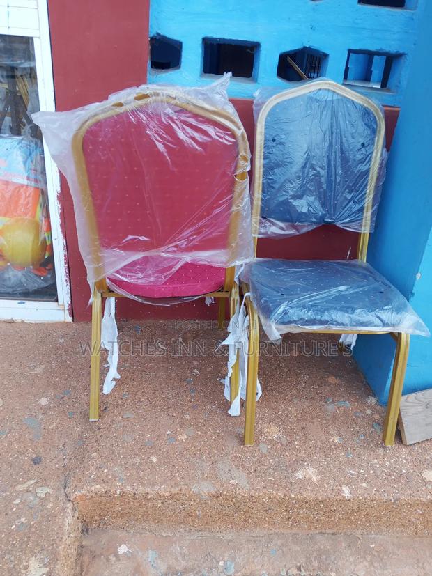 Manufacturer Factory Price Stackable Chair · Photo 2