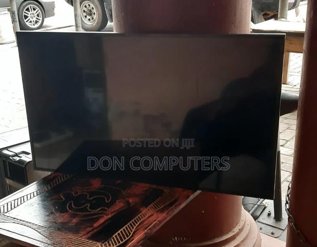 Samsung 32 Inches Smart Monitor photo 2