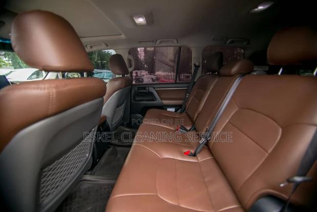 Prado V8 for Rent Come With a Driver photo 2