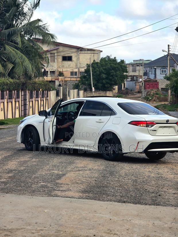 Toyota Corolla 2020 White photo 11