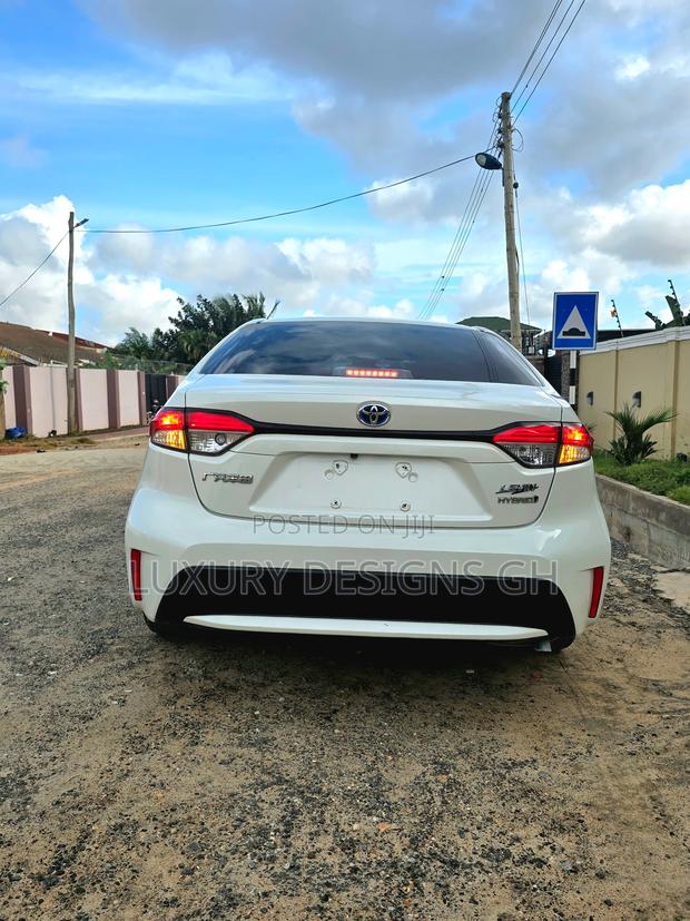 Toyota Corolla 2020 White photo 6