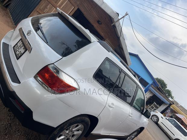 Toyota Highlander SE 2012 White