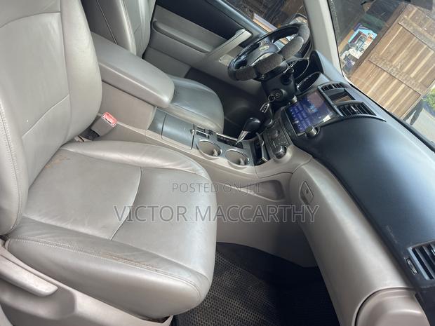 Toyota Highlander SE 2012 White