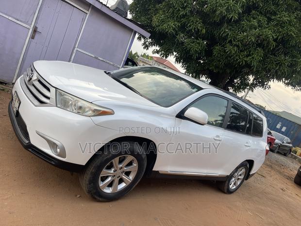 Toyota Highlander SE 2012 White