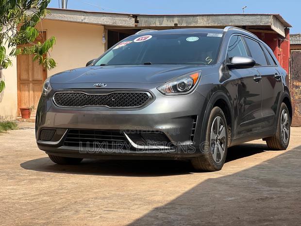 Kia Niro 2019 Gray photo 2