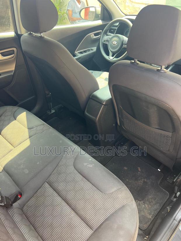 Kia Niro 2019 Gray photo 10