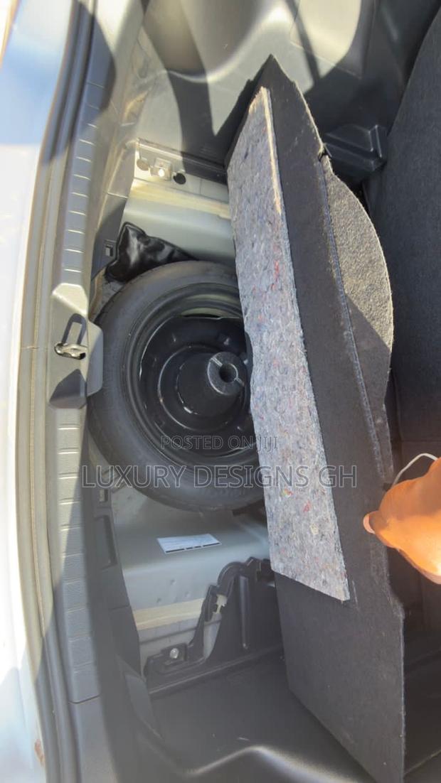 Toyota Vitz 2013 Gray photo 4