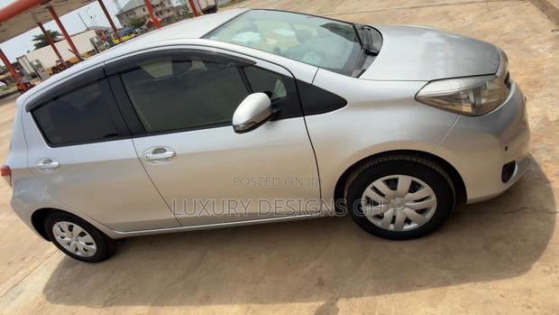Toyota Vitz 2013 Gray photo 7
