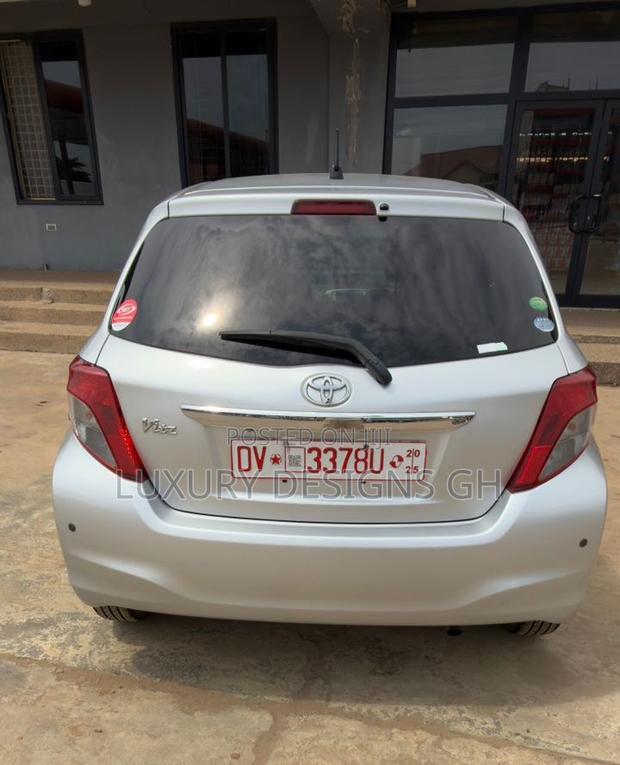 Toyota Vitz 2013 Gray photo 6