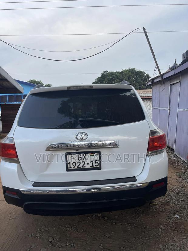 Toyota Highlander SE 2012 White