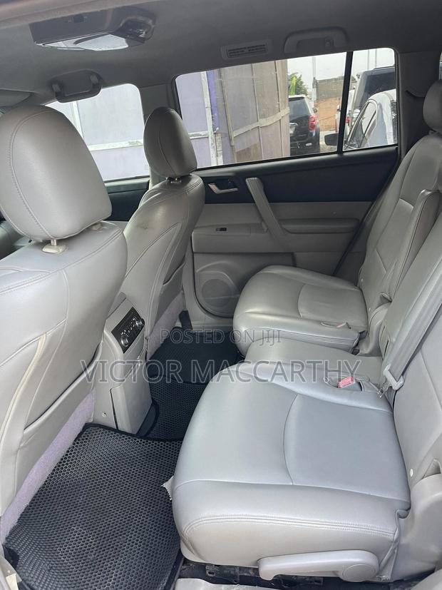 Toyota Highlander SE 2012 White