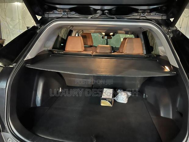 Toyota RAV4 2021 Black photo 7