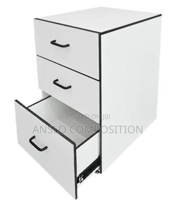 Whitish 3-in-1 Office Drawer · Photo 2