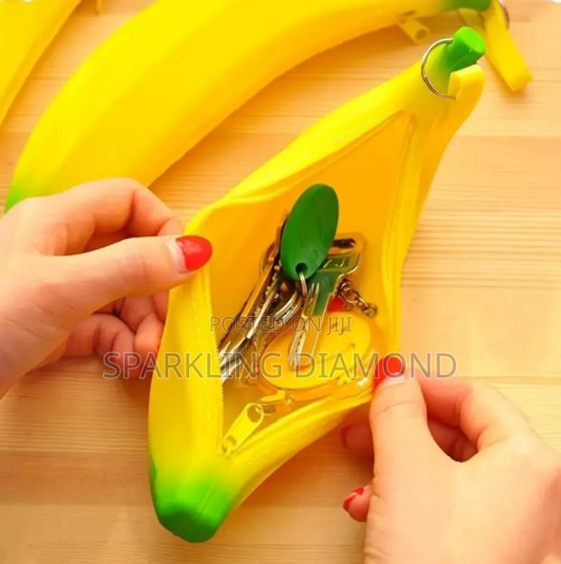 Creative Banana Case – Silicone Mini Wallet / Pencil Holder