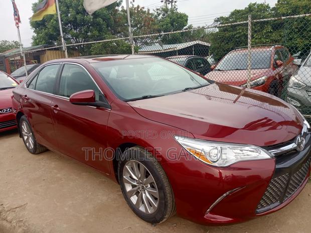 Toyota Camry XLE 4dr Sedan (2.5L 4cyl 6A) 2017 Red photo 2
