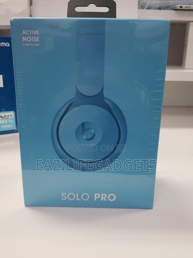 Beats Solo Pro Wireless Noise-Cancelling Headphones · Photo 3