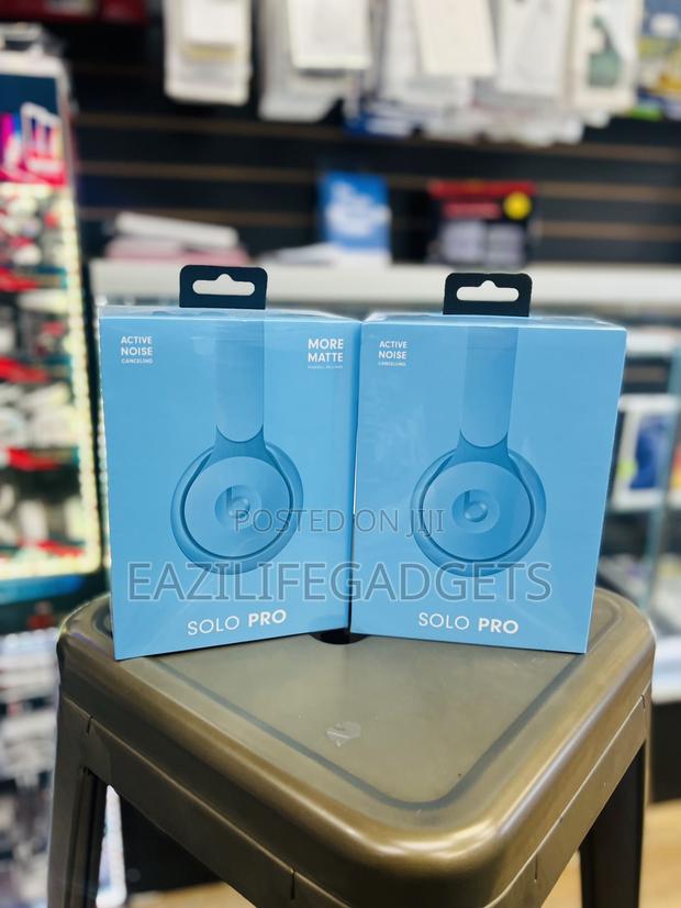 Beats Solo Pro Wireless Noise-Cancelling Headphones · Photo 4