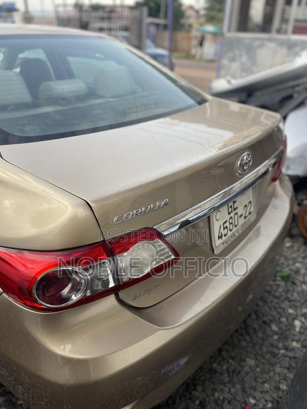 Toyota Corolla 2012 Beige